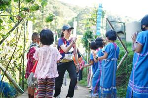 BIB: 249
                            <button type="button" onclick="openModal(19041195)" class="btn btn-primary btn-sm float-right btn-popup" data-toggle="modal" data-target=".modal-high-quality">
                        <i class="fas fa-shopping-cart"></i> Add to Cart
                    </button>
                                            <button type="button" onclick="isThisMe(19041195, true)" class="btn btn-success btn-sm float-right btn-popup btn-isme hidden" data-toggle="tooltip" data-placement="bottom" title="นี่คือรูปของคุณใช่ไหม คลิกที่นี่เพื่อเอาเข้าอัลบั้ม">
                        <i class="fas fa-plus"></i> Add to album
                    </button>
                    <button type="button" onclick="isThisMe(19041195, false)" class="btn btn-warning btn-sm float-right btn-popup btn-isnotme hidden">
                        <i class="fas fa-ban"></i> Remove from album
                    </button>